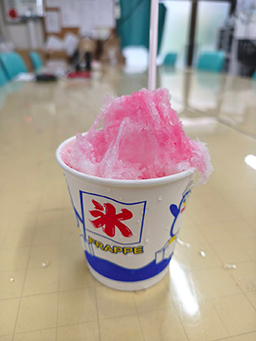 ふわっふわいちご味のカキ氷